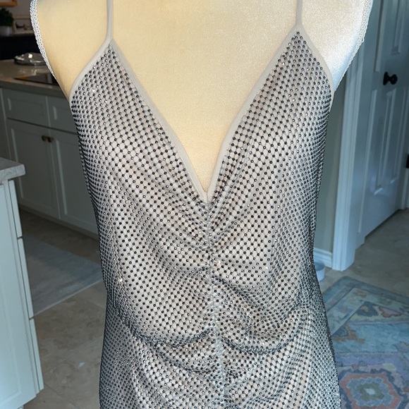 V-Neck Diamond-Mesh Sheath Gown size Medium - Picture 6 of 6
